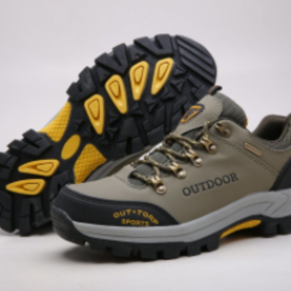 Casual sports shoes